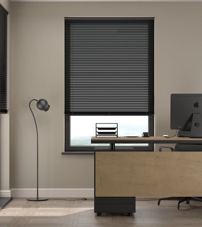 L-Shaped Pure Black Venetian Blinds L-Shaped Pure Black Venetian Blinds