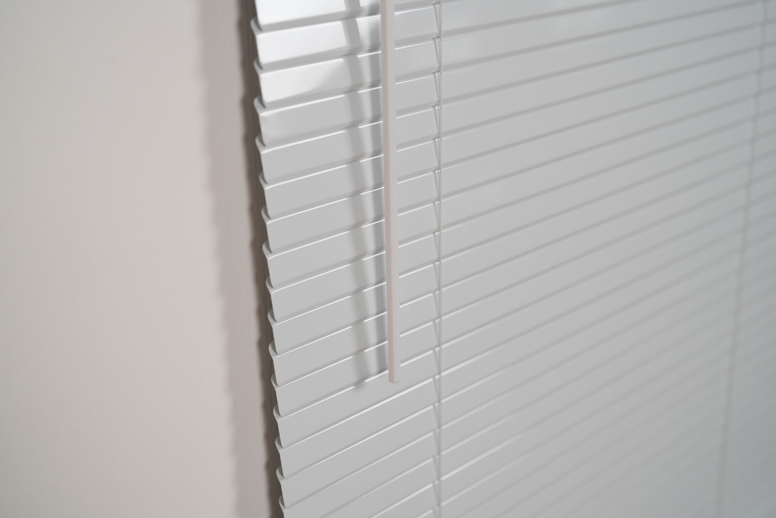 L-Shape Privacy slat close up