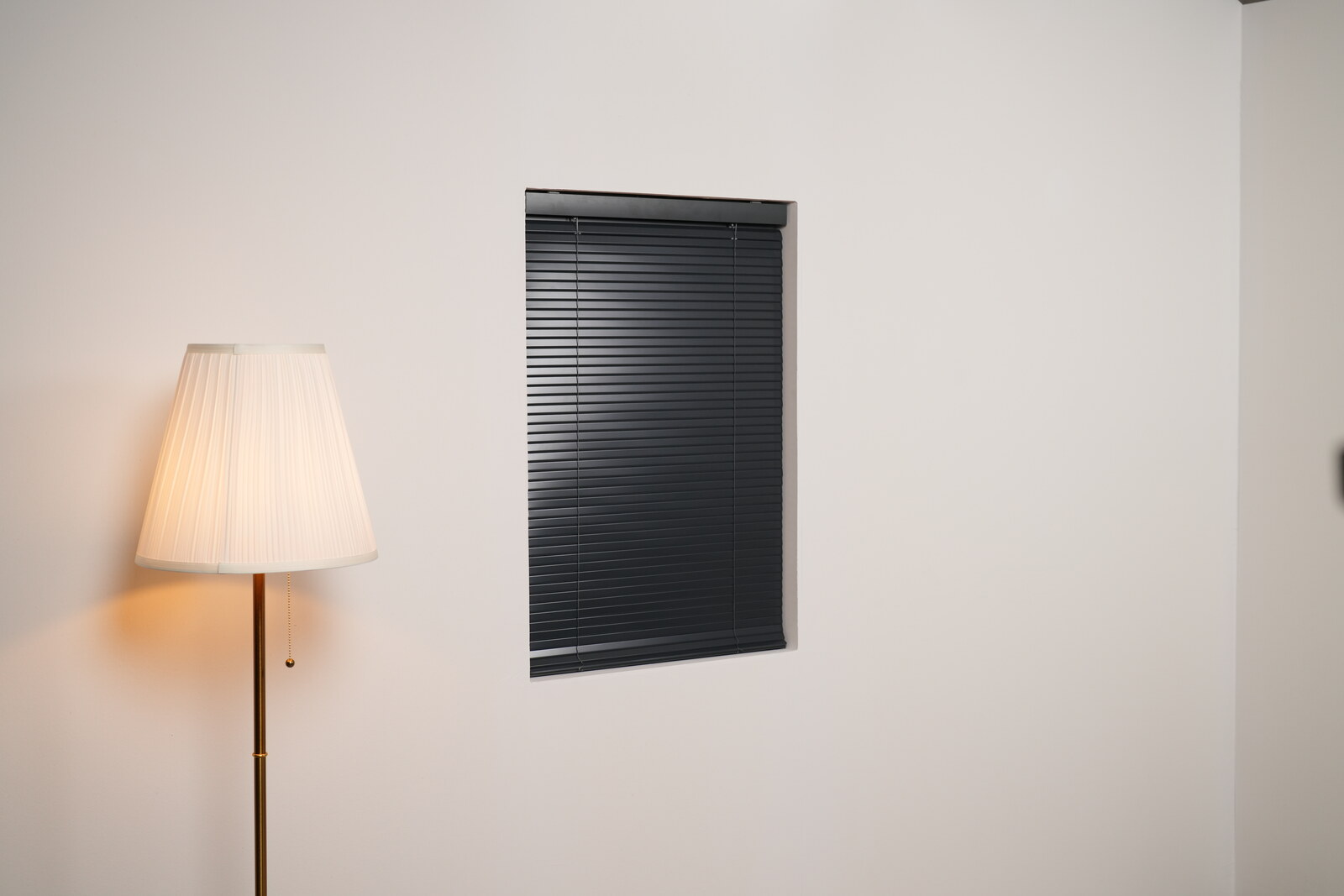 L-Shape Privacy slat close up
